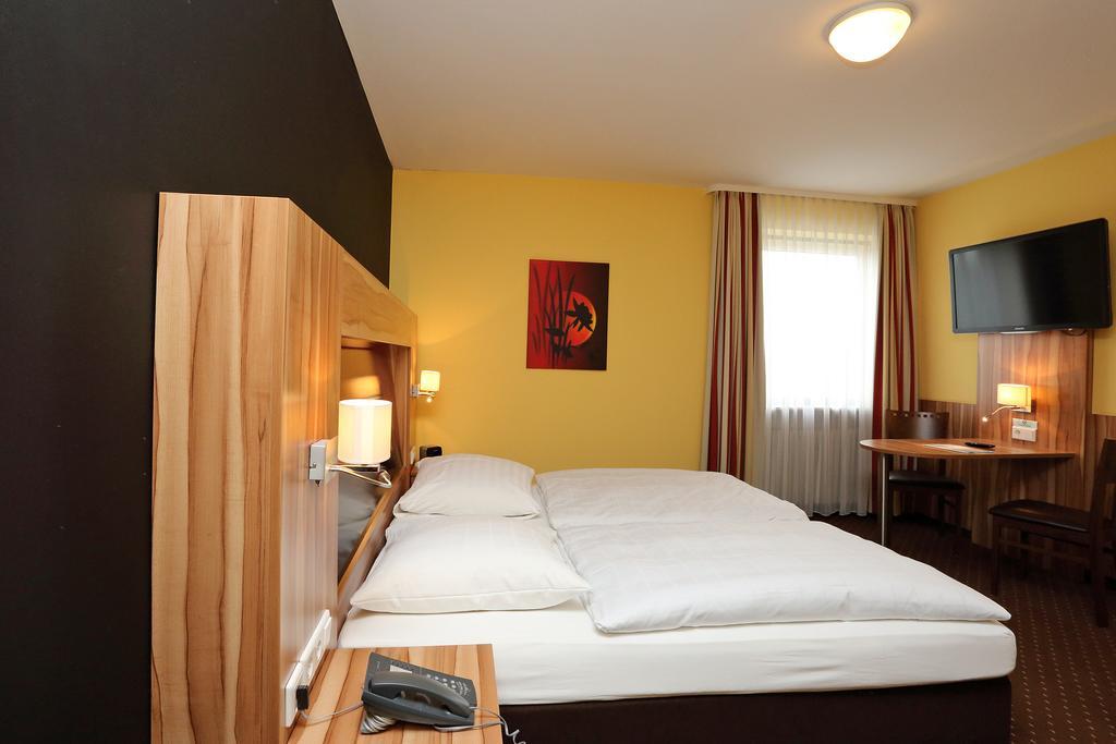 Hotel Silberhorn Norimberga Esterno foto