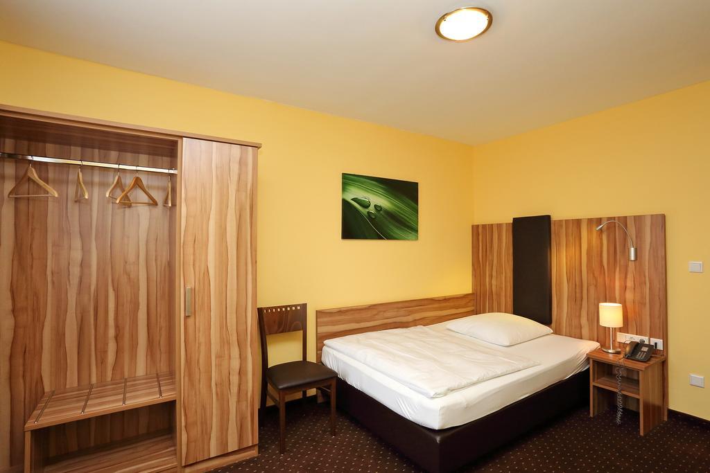Hotel Silberhorn Norimberga Esterno foto