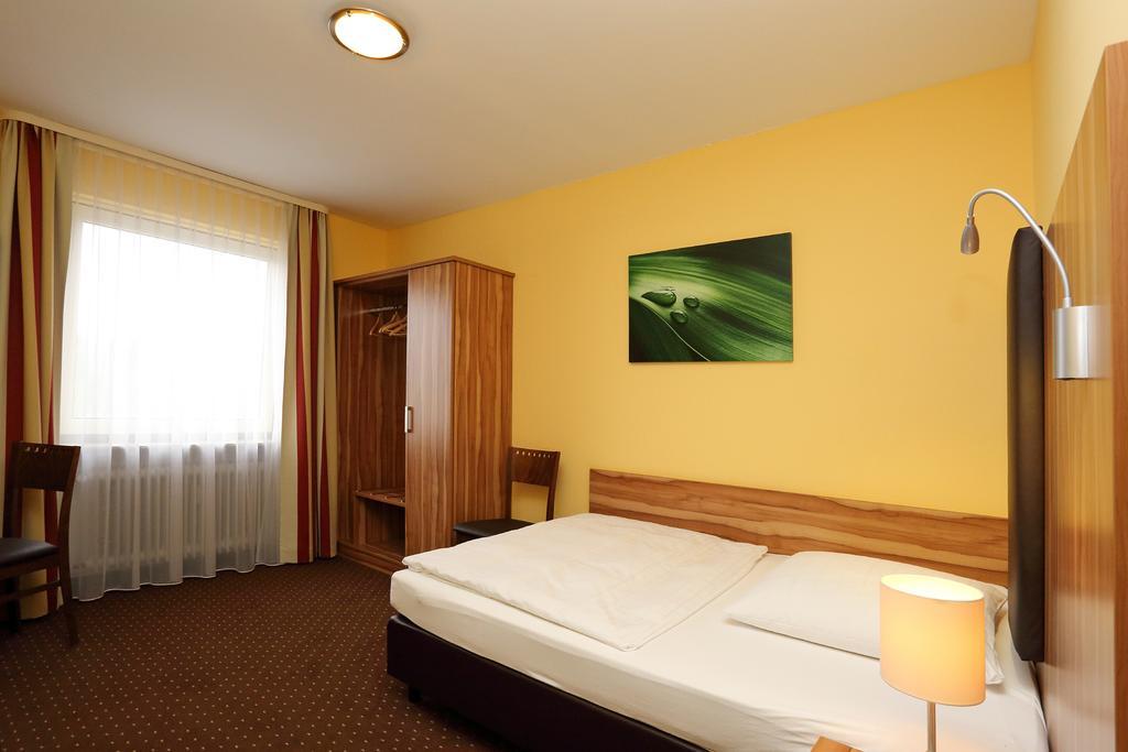 Hotel Silberhorn Norimberga Esterno foto